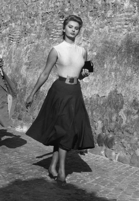 Sophia Loren Style, Sophia Lauren, Silk Dress Design, Sofia Loren, Italian Women, Next Clothes, Sophia Loren, Looks Chic, Look Vintage