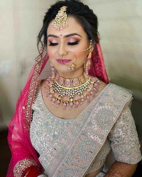 Bridal Makeup For Pink Lehenga, Latest Bridal Makeup Indian Wedding, Engagement Makeup Indian, Indian Bridal Makeup Looks, Uni Makeup, Soft Pink Makeup, Indian Eye Makeup, Hd Bridal Makeup, Soft Makeup Look