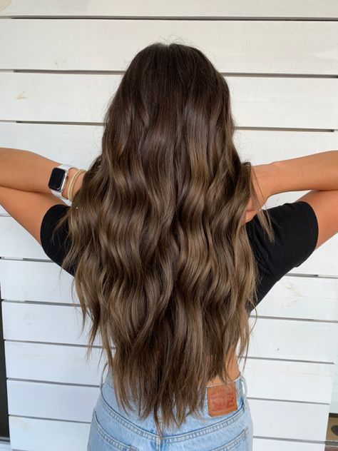 One Colour Brown Hair, Cute Brown Hair Ideas, Curtain Bangs Long Hair Brunette Layers, Highlights On Level 7 Hair, Light To Dark Brown Hair, All One Color Hair, Very Natural Highlights On Brown Hair, Brownie Brunette Hair, Brown Hair With Balayage And Money Piece