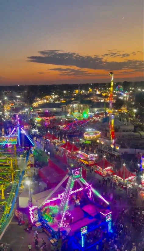 Sixflags Mexico, Fair Aesthetic, Aesthetic Lights, I Hate U, Carnival Date, Fair Pictures, Fair Rides, Fest Outfits, Summer Fair