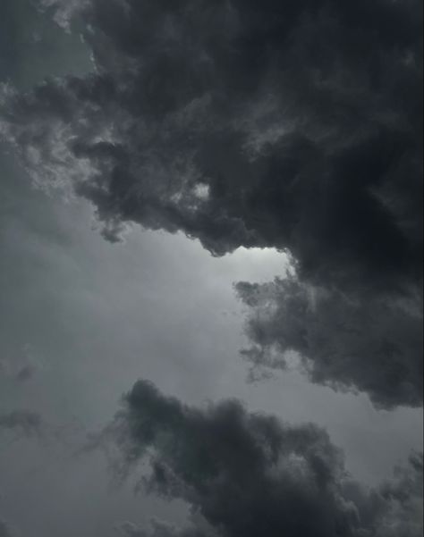 Nature, Rain Dark Aesthetic, Aesthetic Rainy Day, Photography Sky Clouds, Dark Weather, Sky Dark, Rainy Sky, Gloomy Weather, Stormy Skies