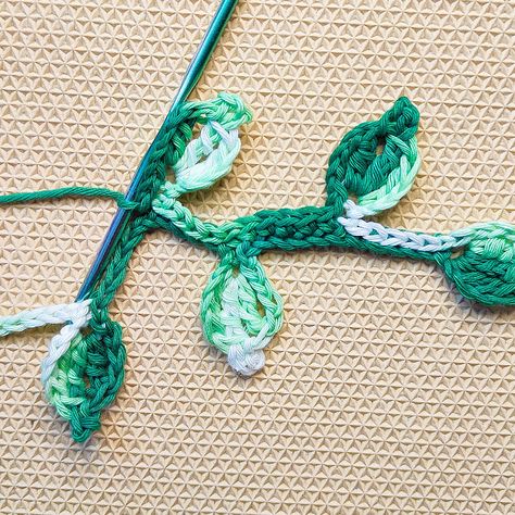 Raji's Craft Hobby: Easy Crochet Leaf Branch Crochet Branches Pattern, Crochet Leaf Vine Free Pattern, Crochet Vines And Leaves Pattern Free, Crochet Vines Free Pattern, Crochet Vines And Leaves Pattern, Crochet Vines, Crochet Vine, Crocheted Plants, Clay Crafts Diy
