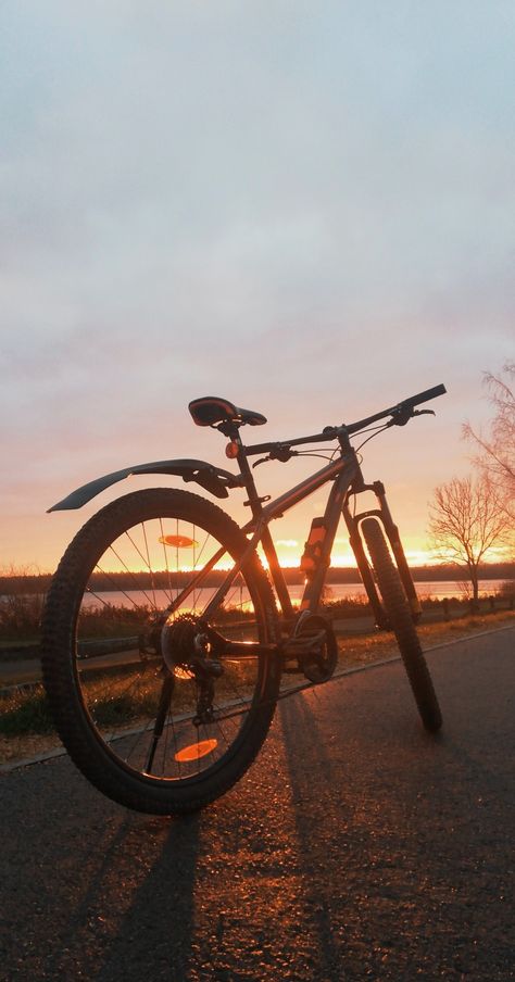 Bersepeda Aesthetic, Bike Instagram Story, Pap Sepeda, Bicycle Aesthetic, Mountain Aesthetic, Bike Aesthetic, Cycling Photography, Instagram New York, Bike Photoshoot