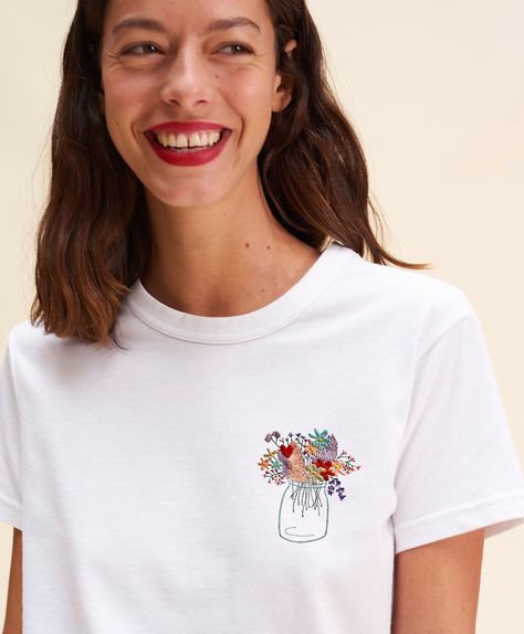 Couture, Pocket Tee Designs, Tee Shirts Diy, T-shirt Broderie, Embroidery Tshirt, Embroidered Tote Bag, Embroidered Tote, Hand Embroidery Pattern, Hand Embroidery Art