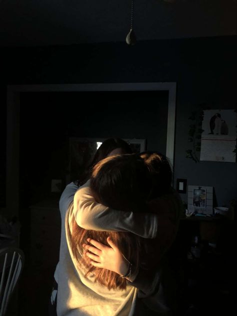 Sibling Hug Aesthetic, Hug Asthetic Picture, Reunion Aesthetic Hug, Family Hug Aesthetic, Sisters Hugging Aesthetic, Friends Comforting Each Other, Hugs Aesthetic Friends, Group Hug Aesthetic, Group Hug Photo