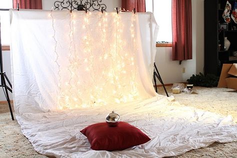 photography props and backgrounds | christmas lights background | Photography DIY props and backgrounds Baby Pictures At Home, Diy Christmas Photoshoot, Diy Christmas Backdrop, Diy Christmas Pictures, Rosé Portrait, Christmas Lights Background, Diy Photography Props, Pictures At Home, Diy Christmas Lights