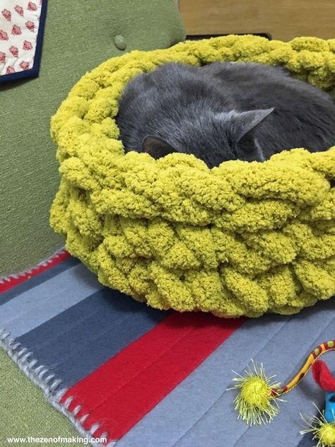 Project Update: Super Bulky Crocheted Cat Bed with Bernat Blanket Big Yarn Crochet Blanket Big, Diy Crochet Cat Bed, Bernat Blanket Big Yarn, Cat Bed Pattern, Bulky Yarn Crochet, Diy Cat Bed, Crochet Cat Bed, Easy Yarn Crafts, Cozy Nooks