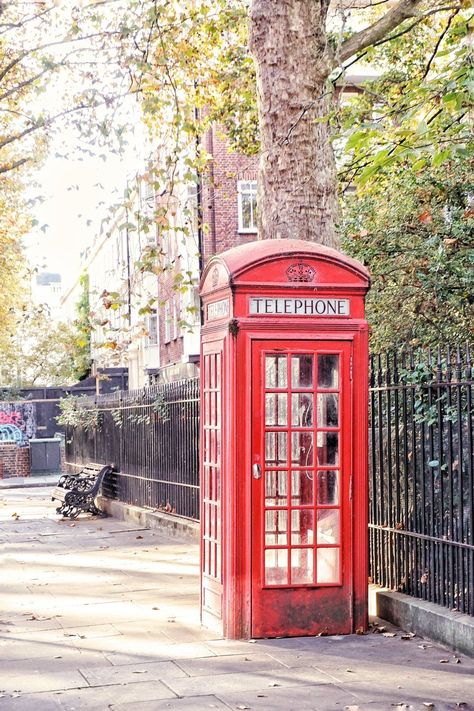 Notting Hill Filming Locations in London, England High Grant, Notting Hill Film, Office Film, Fake Reality, Globe Theatre, Great Fire Of London, Movie Locations, London Instagram, Telephone Box