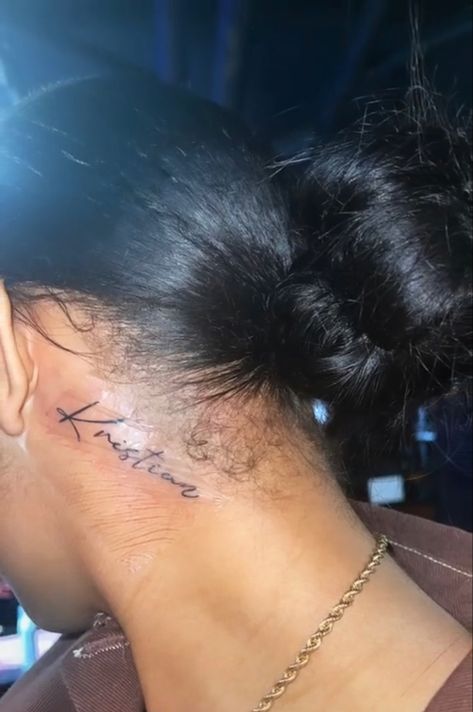 Patchwork, Name Tattoos For Women Behind Ear, Behind The Ear Small Tattoo, Neck Tattoos Names, Name Tattoos Behind Ear Tat, Name Ear Tattoo, Cute Behind The Ear Tattoos Black Women, Behind Ear Name Tattoos For Women, Tat Behind The Ear