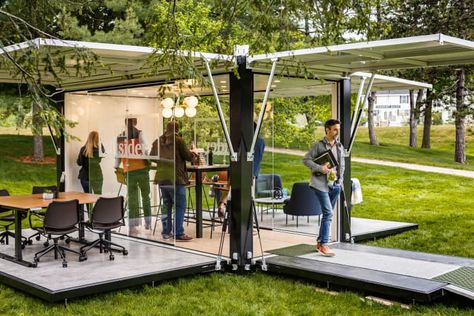 LL Bean Outdoor Coworking Space 2018 | Apartment Therapy Outdoor Meeting Space, Garden Office Ideas, Coworking Space Design, Beach Office, Public Space Design, Desain Lanskap, Outdoor Park, Outdoor Office, Casa Container