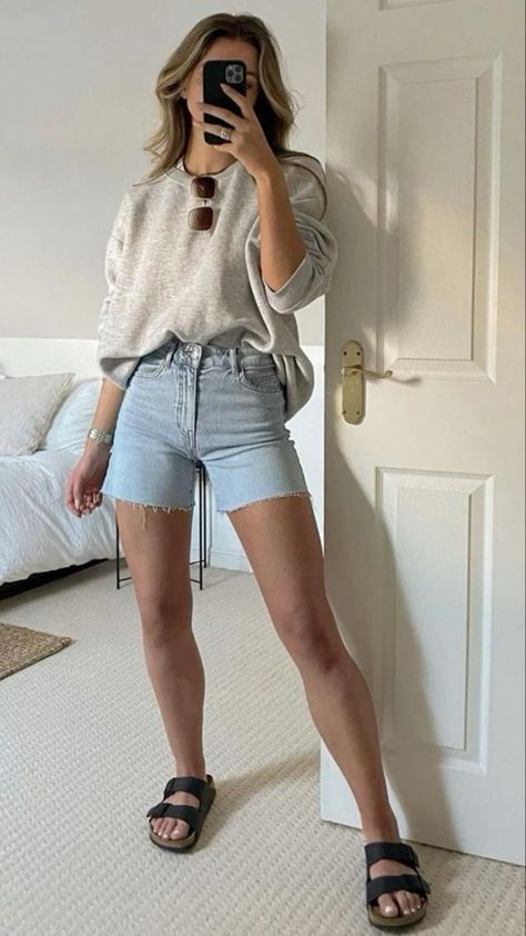 Cute Basics Outfit, Modest Comfy Outfits Summer, Nail Day Outfit Casual, Clothing For 30 Year Old Women, Late 20s Womens Fashion, Size Ten Outfits, Going For Drinks Outfit Casual, 90s Mom Outfit Summer, First Casual Date Outfit