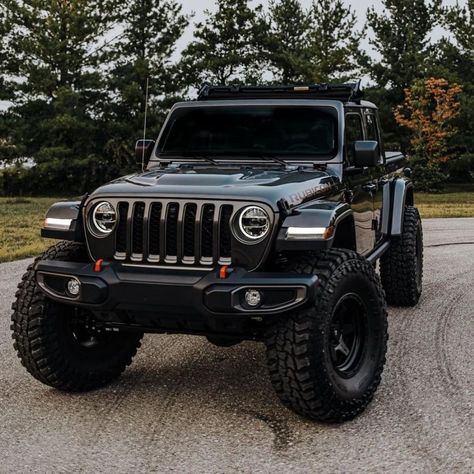 All Black Jeep, Jeep Wrangler Hard Top, Types Of Jeeps, Black Jeep Wrangler, Tmax Yamaha, Black Jeep, Dream Cars Jeep, Offroad Jeep, Jeep Rubicon