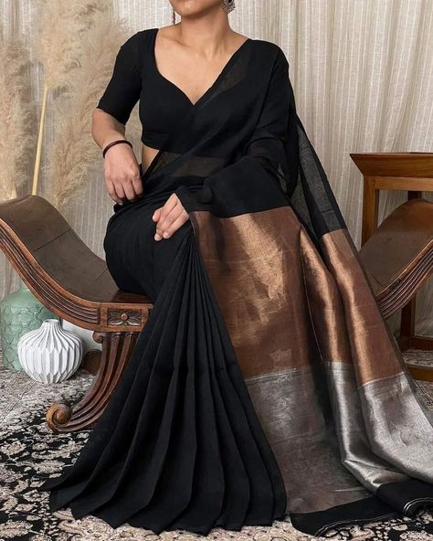 Black Saree Blouse, Black Blouse Designs, Saree Jacket Designs, Saree Blouse Styles, Simple Saree Designs, Cotton Saree Blouse Designs, Cotton Saree Blouse, Sari Design, New Saree Blouse Designs