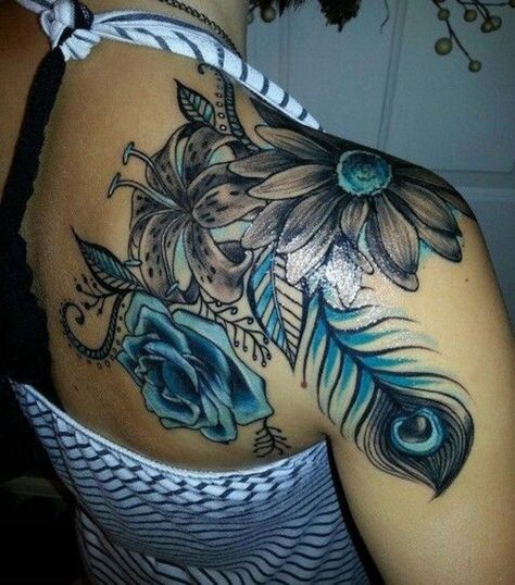 Shoulder Flower Tattoo for Women Ecuador Tattoo, Cool Shoulder Tattoos, Studio Tattoo, Snakebites, Flower Tattoo Shoulder, Geniale Tattoos, Shoulder Tattoos For Women, Lily Tattoo, Feather Tattoo