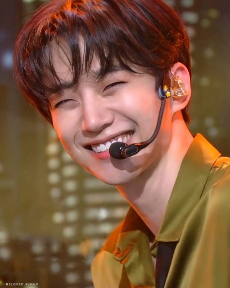 Lee JunHo Fan 🐧🤟🏻 on Instagram: “Oh my heart ❤😭 I'm madly in love with him and his pretty smile 😍💛😘 2PM - Make it (Music Bank) | KBS WORLD TV 210709…” Smile Icon, In Love With Him, Oh My Heart, Lee Jun-ho, Lee Junho, Pretty Smile, Lee Joon, Madly In Love, Kdrama Actors