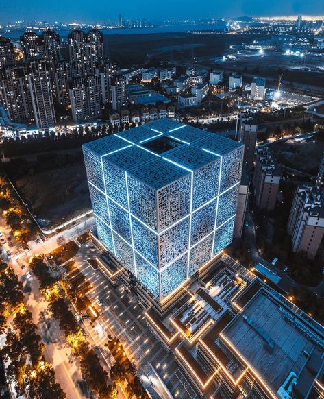 3x3x3 - This cube-shaped architecture has stood out with its surreal look in modern Hangzhou! Photo credits to @luxiangzhu #MyHangzhouPoetry Tela, Technology City, China Technology, Technology Design Graphic, China Architecture, Hangzhou China, Air China, Dream Mansion, Music Studio Room