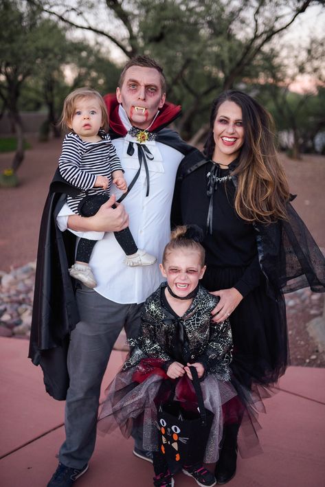 DIY Vampire Family Costume Diy Mens Vampire Costume, Family Vampire Costume Halloween, Dracula Family Costume, Vampire Mom Costume, Diy Dracula Costume, Couples Vampire Costumes Diy, Baby Vampire Costume Girl, Women Vampire Costume Diy, Diy Vampire Costume Men