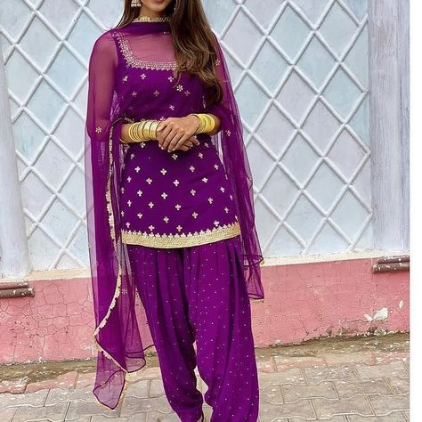 The beauty of #Punjabi #salwar suit is never because of any fashion trends, but because of its history- of royalty, honour & grace… Patiala Suit Back Design, Indian Patiala Suits, Purple Patiala Suit, Patiala Dress Style, Patiala Dress Patterns, Panjabi Suit Salwar Patiala, Punjabi Patiala Suit Design, Patiyala Suits Designer Patiala Salwar, Patiala Suit Designs Party Wear