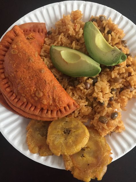 Essen, Dominicano Recipes, Arroz Con Gandules, Carribean Food, Puerto Rico Food, Boricua Recipes, Dominican Food, Soul Food Dinner, Food Babe