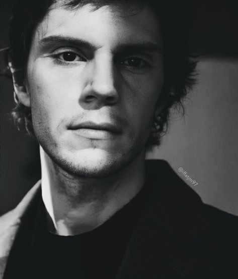 Aesthetic, evan peters, ahs,American horror story, photoshoot, b&w Black And White Evan Peters, Evan Peters 2022 Photoshoot, Evan Peters Black Hair, Evan Peters Black And White, Evan Peters Photoshoot, Evan Peters Aesthetic, Black And White Photoshoot, White Photoshoot, Aesthetic Black And White