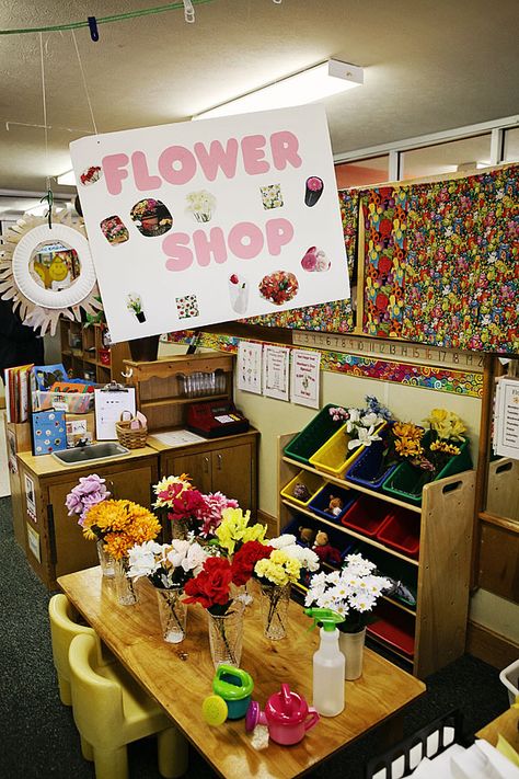 Flower Shop dramatic play--here's a learning/play center I've never seen in any classroom--brilliant! Flower Shop Dramatic Play, Dramatic Play Themes, Purposeful Play, Role Play Areas, Prop Box, Dramatic Play Preschool, Dramatic Play Area, Preschool Centers, Classroom Centers
