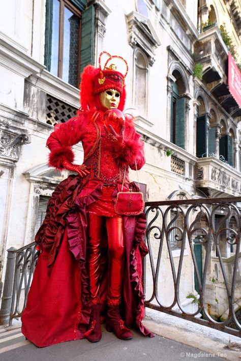 Photos of www.magty-photography.com: Venice Carnival Beauties - Red Bomb - ID: 15521067 © Magdalene Teo Italian Wall Decor, Venetian Costumes, Venetian Costume, Vintage Dress Shoes, Venice Carnivale, Venice Carnival Costumes, Carnival Fashion, Carnival Dress, Venice Mask