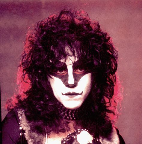 Eric Carr "The Fox" circa 1982 (KISS) Vinnie Vincent, Eric Carr, 80s Hair Bands, Peter Criss, Kiss Army, Paul Stanley, Ace Frehley, Hot Band, Gene Simmons