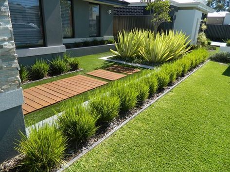 210 Eye Catching Front Yard Landscaping Ideas and Tips Front Yard Hedges, Large Yard Landscaping, Modern Garden Landscaping, Modern Front Yard, Yard Landscaping Simple, Minimalist Garden, Front Garden Design, Desain Lanskap, Front Yard Design