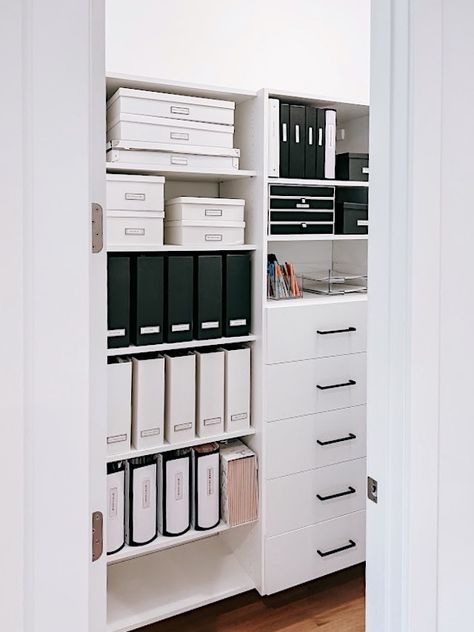 Organisation, Small Office Storage, Design Bookshelf, Organize Files, Amazing Home Office, Closet Office Organization, Filing Cabinet Organization, Home Office Closet, Neat Method