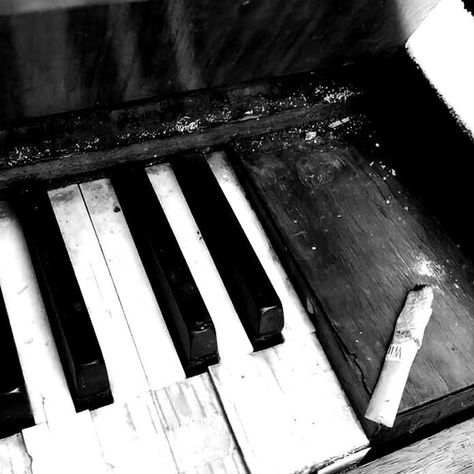 Japan Icon, White Piano, White Goth, Dark Feeds, Art Ancien, Dark Grunge, Dark Paradise, Mood And Tone, Gray Aesthetic