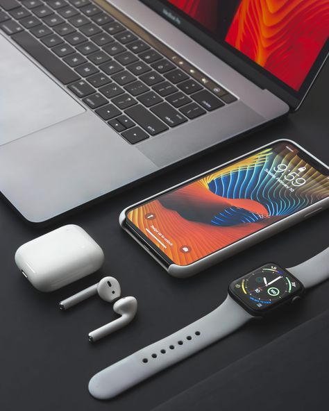 space gray iPhone X turned on beside Apple AirPods and charging case #4K #wallpaper #hdwallpaper #desktop Apple Mac Book, Προϊόντα Apple, Iphone Macbook, Apple Iphone Accessories, Airpods Apple, Apple Watch Iphone, Produk Apple, Accessoires Iphone, Apple Technology