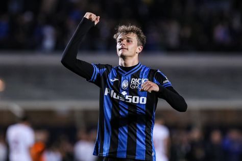 Liverpool have set their sights on Atalanta’s Giorgio Scalvini, according to Calciomercato. The Reds are reportedly looking to bolster their defensive ranks amid an uncertain... The post Report: Liverpool among frontrunners for 'complete' defender with 'air of Jaap Stam about him' appeared first on HITC. Bayern, Liverpool Fc, Jaap Stam, Joel Matip, Liverpool Premier League, Virgil Van Dijk, World Football, Inter Milan, Bayern Munich