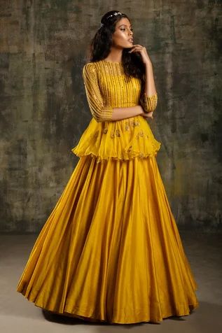 Function Dresses Party Wear, Peplum Top Outfits Indian, Dresses For Haldi Ceremony, Peplum Top With Skirt, Dress For Haldi Function, Haldi Function Dress, Yellow Skirt Outfits, Peplum Top Outfits, Haldi Ceremony Outfit