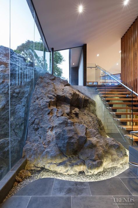 Beautiful #detail. Under the mountain – volcanic rock inside house House On The Rock, Hus Inspiration, Commercial Design, Dream Home Design, Amazing Architecture, 인테리어 디자인, تصميم داخلي, House Inspiration, Interior Architecture Design