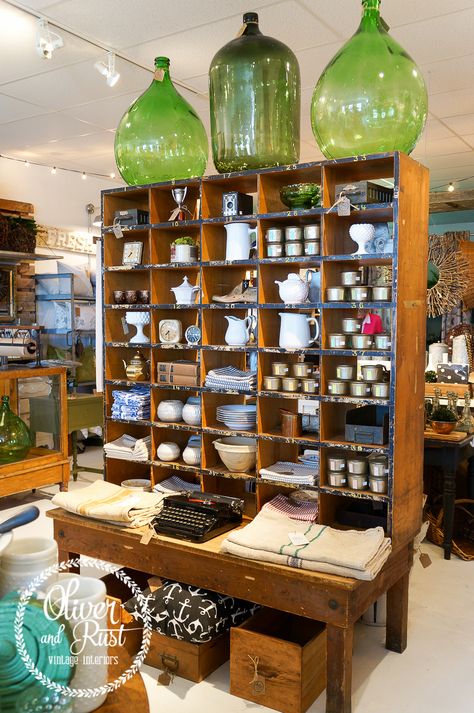 Antique Store Displays, Gift Shop Displays, Shop Displays, Interior Display, Shop Window Design, Store Fixtures, Craft Booth, Antique Store, Merchandising Displays