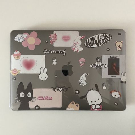 Stickers On Ipad Case, Home Depot Aesthetic, Macbook Cases Aesthetic, Macbook Widgets Ideas, Macbook Case Ideas, Macbook Stickers Aesthetic, Laptop Aesthetic Stickers, Laptop Decoration Stickers, Laptop Case Aesthetic