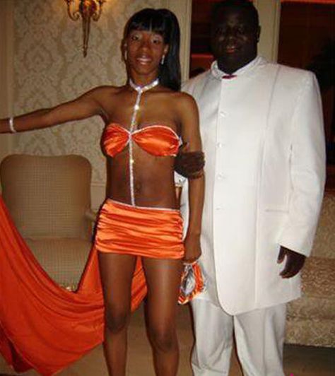 damn Ugly Prom Dress, Worst Prom Dresses, No Way Girl, Prom Dress Fails, Funny Prom, Inappropriate Clothing, Ugly Dresses, Hot Prom Dress, Prom Photography