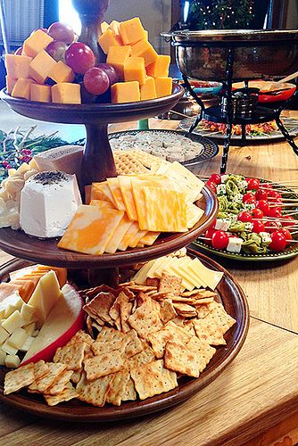 Cheese by Ree Drummond / The Pioneer Woman, via Flickr. Need to remember this display for big parties! Housewarming Fruit Platter, Tiered Tray Party Food Ideas, Tier Tray Food Ideas, How To Display Drinks At A Party, Tiered Platter Food, Elegant Christmas Meals, Tiered Cheese Board, Cheese Ball Display, Tiered Fruit Tray