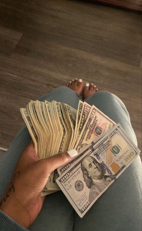 Life Goals Future, Money Vision Board, Vision Board Images, Money Girl, Mo Money, Vision Board Photos, Vision Board Goals, Dream Vision Board, Money Stacks