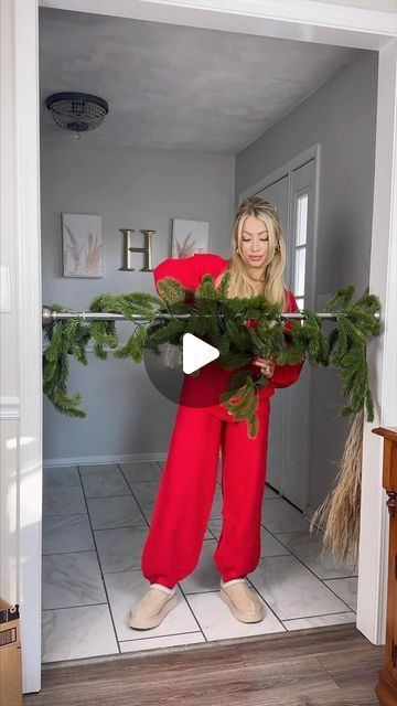 allyson hovious on Instagram: "Comment “LINKS” and I’ll DM you the direct 🔗 to the garland I used instantly! The easiest way to hang garland with NO DAMAGE 🤌🏼 #christmasdecor #amazonhome #holidaydecor #christmas2023 #garland #christmashacks" Natal, Christmas Over Door Garland, Christmas Decor Ideas For Doorway, Xmas Candle Decorations, Indoor Garland Ideas, Garland Around Tv, Arched Doorway Christmas Decor, Archway Decor Christmas, Garland Around Door Frame Inside