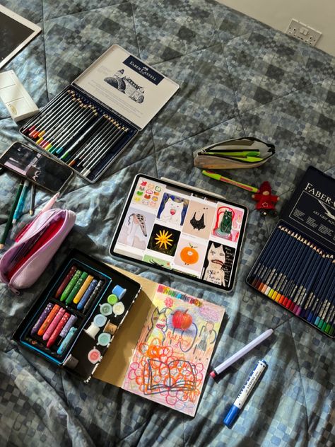 Art Stationary Aesthetic, Drawing Digital Aesthetic, Art Set Up Aesthetic, Drawing Outside Aesthetic, Pintar Aesthetic, Art Student Aesthetic, Hobby Drawing, Creating Aesthetic, Art Wishlist