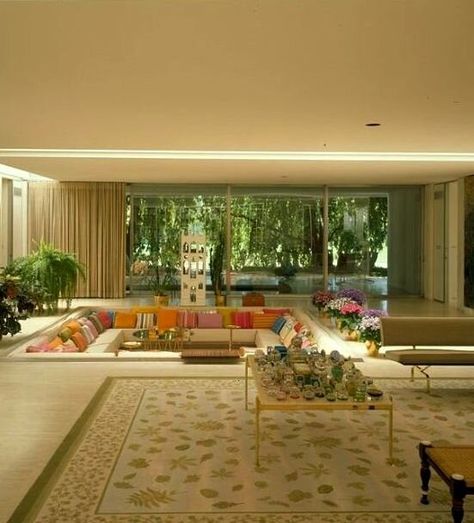 Family Room Layout, Miller House, Casa Retro, 70s House, 70s Interior, Sunken Living Room, Retro Interior Design, Miller Homes, 70s Home