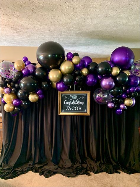 Purple Black Gold Balloon Garland, Purple Black And White Graduation Party Ideas, Purple And Gold Balloon Centerpieces, Purple And Black Backdrop, Purple And Gold Backdrop Ideas, Black Purple Gold Party Decorations, Purple Black And Gold Graduation Party, Masquerade Party Decorations Purple, Black And Purple Balloon Garland