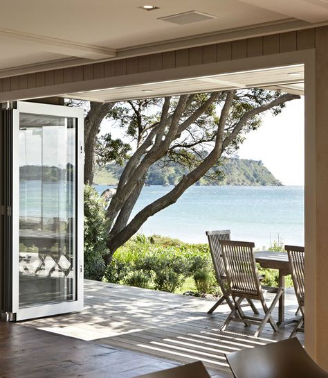 Onetangi Beach House 7 Beach Cottages, Dream Beach Houses, Cottage Interior, Beach House Interior, Hus Inspiration, Beach Living, Style At Home, Coastal Homes, Design Case