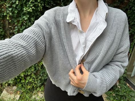 Easily pair a light grey button cardigan with a striped collar shirt for added cute, sheek and even professional style! You csn even go out in this with a cute pair of washed jeans! #work #outfit #casual #style follow for more! Cardigan Over Button Down Shirt, Short Grey Cardigan Outfit, Gray Cardigan Outfit, Jeans Work Outfit, Work Outfit Casual, Outfits With Grey Cardigan, Light Grey Cardigan, Collard Shirt, Cardigan Outfit