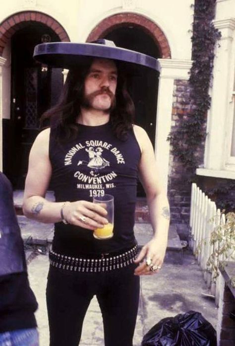 Lemmy don't square dance Philthy Animal Taylor, Chica Heavy Metal, Lemmy Motorhead, Dance Convention, Lemmy Kilmister, Heavy Rock, Musica Rock, Mötley Crüe, I'm With The Band