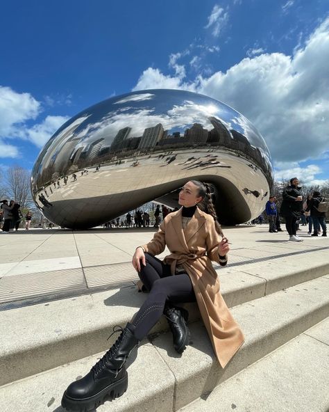 Cloud Gate Chicago, Outfits For Chicago In December, Cloud Gate Photo Ideas, Chicago Aesthetic Pictures, Chicago Picture Ideas Winter, The Bean Chicago Poses, Winter In Chicago Outfits, Winter Chicago Outfit, Chicago Bean Pictures Ideas