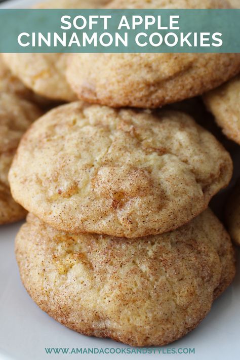 Apple Cinnamon Muffin Cookies – Absolutely delicious soft and super fluffy apple cinnamon cookies! These cookies will melt in your mouth! Bake Off Winning Recipes, Red Apple Recipes, Apple Cinnamon Cookies, Cinnamon Cookies Recipes, Muffin Cookies, Apple Cookies Recipes, Desert Bars, 1 Cookies, Cookies Light