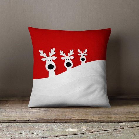 Christmas Pillows Diy, Reindeer Pillow, Santa Pillow, Christmas Sewing Projects, Christmas Throws, Christmas Cushions, Christmas Pillow Covers, Christmas Pillows, Throw Pillows Christmas