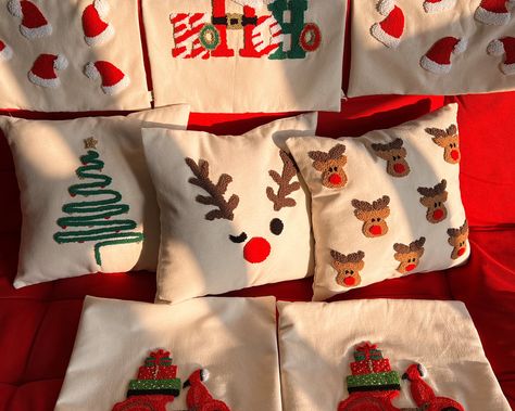 Natal, Christmas Punch Needle, Punch Needle Cushion, Pillow Cozy, Christmas Pillows Diy, Xmas Pillows, Needle Cushion, Christmas Cushion, Christmas Punch